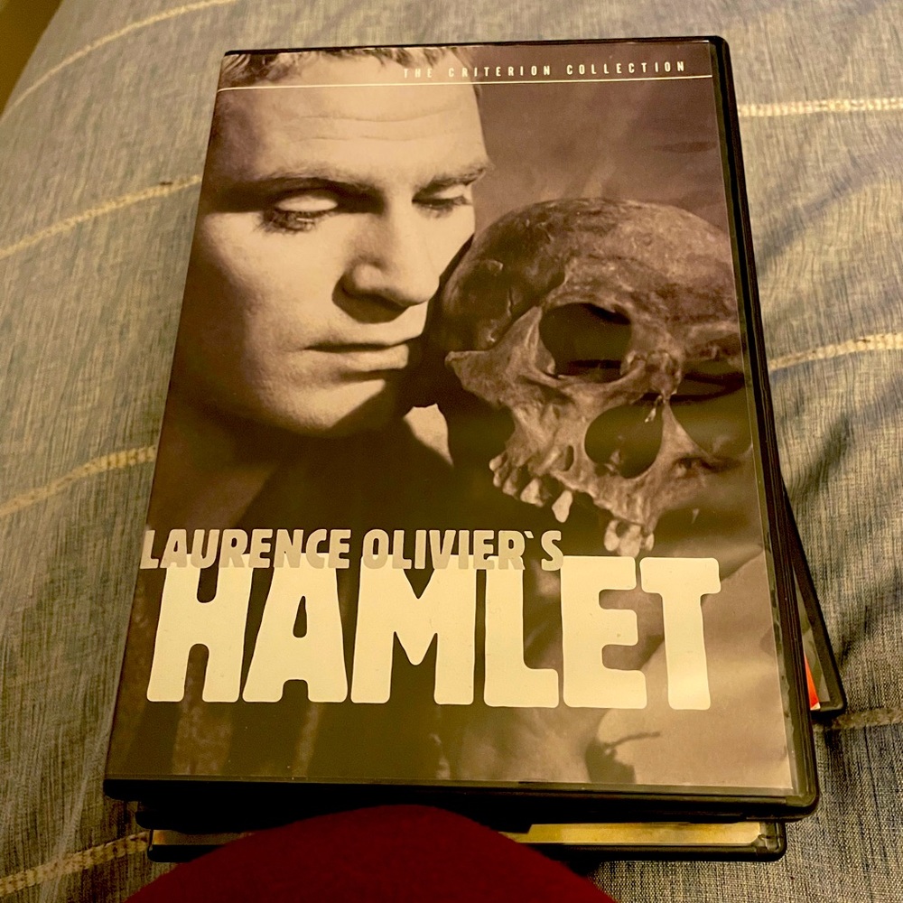 “Hamlet” dir: Laurence Olivier | Criterion Collection DVD